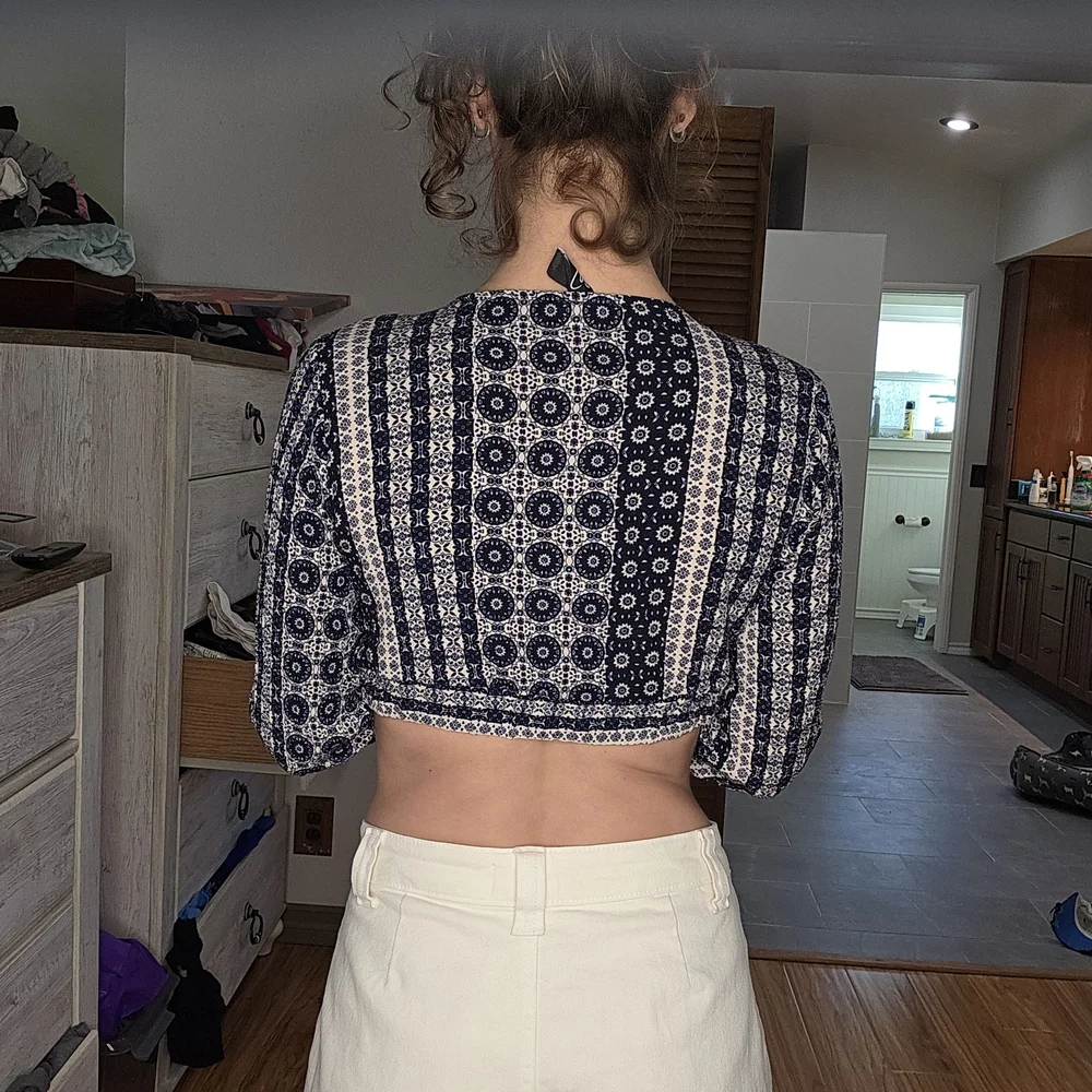 Boho Chic Navy & white Windsor long sleeve crop top size Small